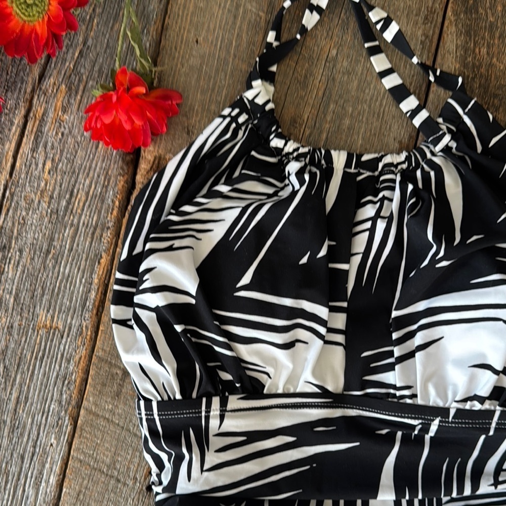 La Blanca Black and White Women's Halter One-Piece Swimsuit Size 8